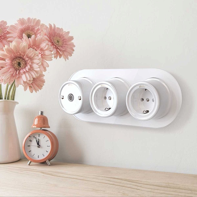 Рамка Werkel на 3 поста Favorit Runda белый W0035101 4690389166471 изображение 3 Рамка Werkel на 3 поста Favorit Runda белый W0035101 4690389166471 Фото № 3