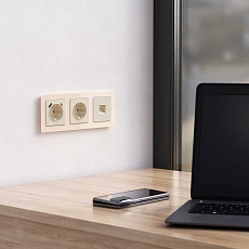 Рамка Werkel Acrylic на 3 поста айвори W0032743 4690389186295 5