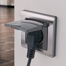 Розетка влагозащищенная с заземлением, с защитной крышкой и шторками Werkel глянцевый никель W1171202 4690389158049 1