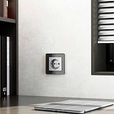 Розетка Werkel Hammer с заземлением и шторками серебряный W1271106 4690389162824 4