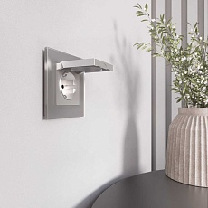 Розетка влагозащишенная с заземлением с защитной крышкой и шторками Werkel серебряный матовый W1171265 4690389213199 2