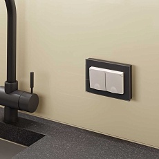 Розетка двойная влагозащищенная с заземлением с защитной крышкой и шторками Werkel слоновая кость W1172203 4690389178078 2